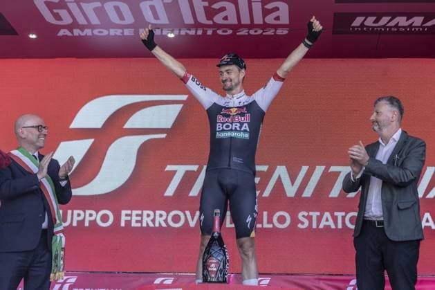 Giro d Italia in Cesano Maderno CESANO MADERNO, ITALY- MAY 29: German cyclist Nico Denz is awarded on the podium after winning the 18th stage of the Giro d Italia in Cesano Maderno, Italy on May 29, 2025. The Giro d Italia is the most important cycling competition in Italy since 1909. Andrea Carrubba Anadolu Cesano Maderno Italy. Editorial use only. Please get in touch for any other usage.  Copyright: x2025xAnadoluxAndreaxCarrubbax