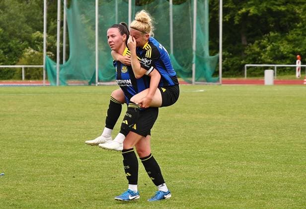 29.05.2025, xmohx, Fussball Wasgau Saarlandpokal-Finale Frauen 2025, 1.FC Saarbrücken - SV 07 Elversberg v.l. Verletzung Kristin Hauck (Saarbrücken) (DFL DFB REGULATIONS PROHIBIT ANY USE OF PHOTOGRAPHS as IMAGE SEQUENCES and or QUASI-VIDEO) Sankt Wendel