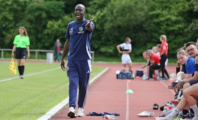 29.05.2025, xmohx, Fussball Wasgau Saarlandpokal-Finale Frauen 2025, 1.FC Saarbrücken - SV 07 Elversberg v.l. Trainer Taifour Diane (Saarbrücken) (DFL DFB REGULATIONS PROHIBIT ANY USE OF PHOTOGRAPHS as IMAGE SEQUENCES and or QUASI-VIDEO) Sankt Wendel