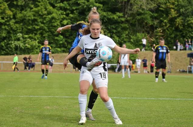 29.05.2025, xmohx, Fussball Wasgau Saarlandpokal-Finale Frauen 2025, 1.FC Saarbrücken - SV 07 Elversberg v.l. Rachel Kirps (Elversberg), Lea Körner (Saarbrücken) (DFL DFB REGULATIONS PROHIBIT ANY USE OF PHOTOGRAPHS as IMAGE SEQUENCES and or QUASI-VIDEO) Sankt Wendel