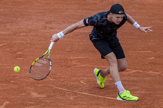 2025 French Open - Day Five Jesper De Jong returns the ball against Alexander Zverev at the Roland Garros Grand Slam Tournament in Paris, France, on May 29, 2025. Paris France  Copyright: xRobertxSzaniszlox originalFilename:szaniszlo-notitle250529_npj5T.jpg