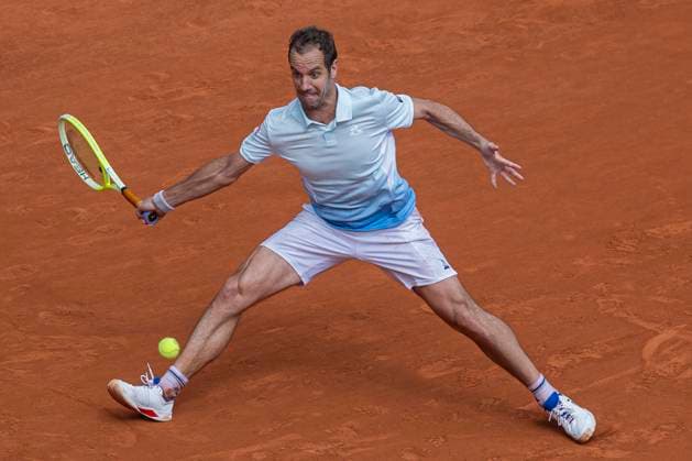 2025 French Open - Day Five Richard Gasquet returns the ball against Jannik Sinner at the Roland Garros Grand Slam Tournament in Paris, France, on May 29, 2025. Paris France  Copyright: xRobertxSzaniszlox originalFilename:szaniszlo-notitle250529_nppna.jpg