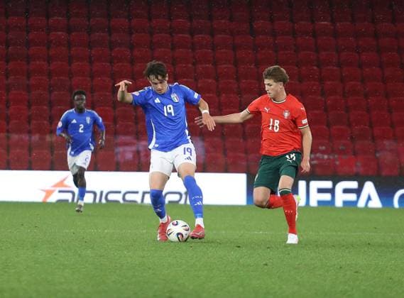 Italy vs Portugal during the UEFA European Under-17 Championship 2024 25 semi-final, in Tirane, Albania on May 29, 2025. Antonio Arena of Italy and Bernardo Lima of Portugal fights for the ball during the UEFA European Under-17 Championship 2024 25 semifinal football match Italy vs Portugal at the Arena Kombetare stadium in Tirana, Albania, on May 26, 2025. TIRANE ALBANIA Copyright: xMALTONxDIBRAx