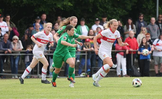Münchingen , Fußball WFV-Pokal Finale der Frauen , VfB Stuttgart Frauen vs. VfL Herrenberg , rechts: Maximiliane Roll ( VfB )