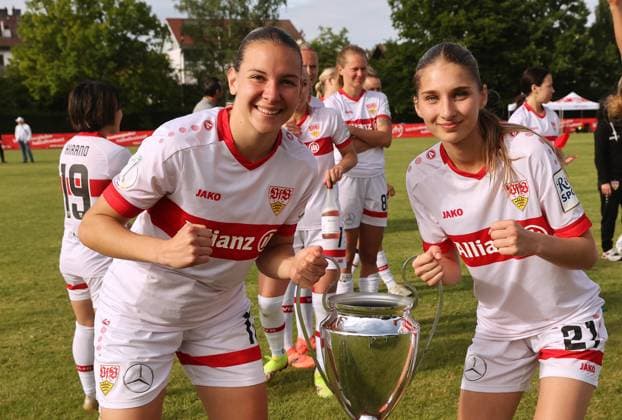 Münchingen , Fußball WFV-Pokal Finale der Frauen , VfB Stuttgart Frauen vs. VfL Herrenberg , von links: Farah Jusufovic Emma Babic ( VfB )