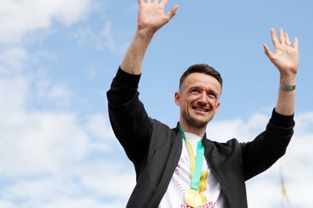 25.05.25 VfB Stuttgart Feier und Autokorso DFB-Pokal Sieg Stuttgart Schlossplatz Deutschland, Stuttgart, 25.05.2025, Fussball, Bundesliga, Feier und Autokorso DFB-Pokal Sieg Stuttgart Schlossplatz: Christian Gentner (Sportdirektor).