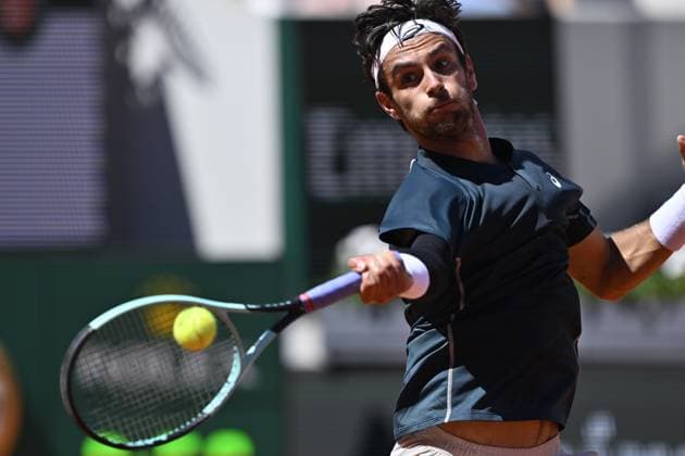 2025 Roland-Garros - Day 6 PARIS, FRANCE - MAY 30: Lorenzo Musetti of Italy in action against Mariano Navone (not seen) of Argentina during their men s singles match on day 6 of the French Open tennis tournament on Court Suzanne-Lenglen in Paris, France on May 30, 2025. Burak Akbulut Anadolu Paris France. Editorial use only. Please get in touch for any other usage.  Copyright: x2025xAnadoluxBurakxAkbulutx