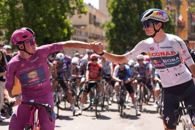 Pedersen Mads of Lidl-Trek, cyclamen jersey, Pellizzari Giulio of Red Bull - Bora - Hansgrohe White jersey during the stage 19 of the Giro d™Italia from Biella to Champoluc, Italy - Friday, May 30, 2025. - cycling.  Copyright: xMassimoxPaolone LaPressex