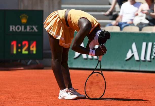 (250530) -- PARIS, May 30, 2025 -- Victoria Mboko reacts during the women s singles 3rd round match between Zheng Qinwen of China and Victoria Mboko of Canada at the French Open tennis tournament at Roland Garros, Paris, France, May 30, 2025. ) (SP)FRANCE-PARIS-TENNIS-FRENCH OPEN-WOMEN S SINGLES GaoxJing 