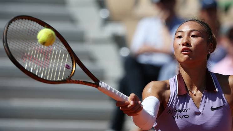 (250530) -- PARIS, May 30, 2025 -- Zheng Qinwen returns a shot during the women s singles 3rd round match between Zheng Qinwen of China and Victoria Mboko of Canada at the French Open tennis tournament at Roland Garros, Paris, France, May 30, 2025. ) (SP)FRANCE-PARIS-TENNIS-FRENCH OPEN-WOMEN S SINGLES GaoxJing 