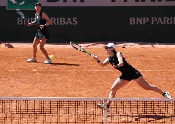 (250530) -- PARIS, May 30, 2025 -- Wang Xinyu Zheng Saisai (R) compete during the women s doubles 2nd round match between Wang Xinyu Zheng Saisai of China and Ulrikke Eikeri (Norway) Hozumi Eri (Japan) at the French Open tennis tournament at Roland Garros, Paris, France, May 30, 2025. ) (SP)FRANCE-PARIS-TENNIS-FRENCH OPEN-WOMEN S DOUBLES LixJing 