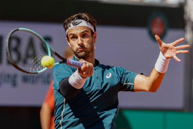 May 30, 2025, Paris, Paris, France: LORENZO MUSETTI (ITA) in action during his 2025 ATP, Tennis Herren French Open match against M. Navone (ARG) at Roland Garros Stadium in Paris, France. Musetti won 4:6, 6:4, 6:3, 6:2. Paris France - ZUMAb253 20250530_zsp_b253_015 Copyright: xLoicxBaratouxx