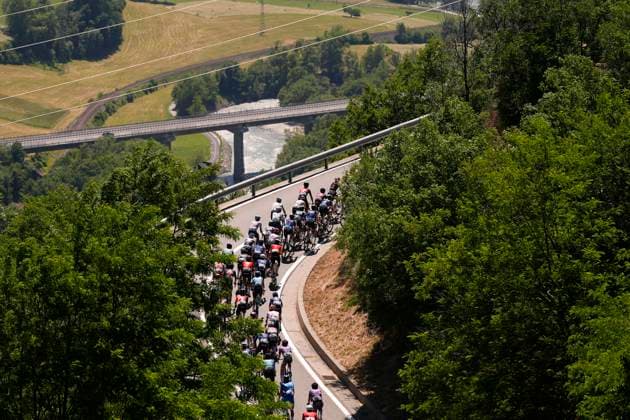 The pack rides during the stage 19 of the Giro d™Italia from Biella to Champoluc, Italy - Friday, May 30, 2025. - cycling.  Copyright: xFabioxFerrari LaPressex