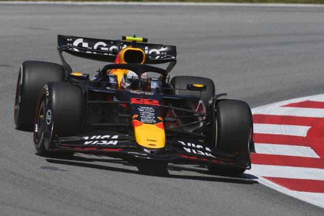 F1 Grand Prix of Spain - Practice Yuki Tsunoda of Japan driving the (22) Oracle Red Bull Racing RB21 on track arrives in the Paddock during practice ahead of the F1 Grand Prix of Spain at Circuit de Barcelona-Catalunya on May 30, 2025, in Barcelona, Spain. Barcelona Circuit de Barcelona-Catalunya Catalunya Spain RL_F1GPESP2025_000183 Copyright: xRicardoxLarreinax