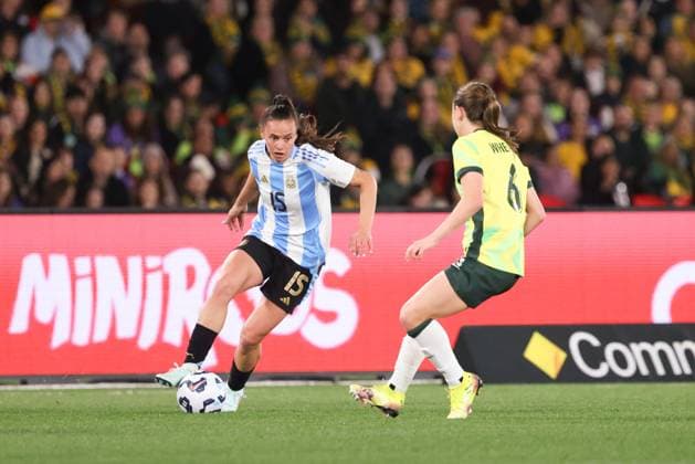 May 30, 2025, Melbourne, Victoria, Australia: MELBOURNE, AUSTRALIA - MAY 30: Maria Florencia Bonsegundo of Argentina runs against Clare Wheeler of Australia during an International Friendly, Länderspiel, Nationalmannschaft match between Australia s Matildas and Argentina at Marvel Stadium on May 30, 2025 in Melbourne, Australia. Melbourne Australia - ZUMAp121 20250530_zsp_p121_024 Copyright: xChrisxPutnamx