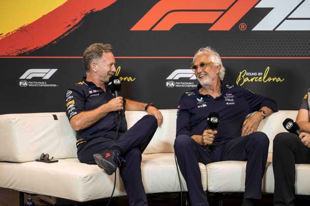 Sport Bilder des Tages F1 - SPANISH GRAND PRIX 2025 HORNER Christian (gbr), Team Principal of Red Bull Racing, BRIATORE Flavio (ita), Alpine F1 Team, portrait during the Formula 1 Aramco Gran Premio de Espana 2025, Spanish Grand Prix 2025, 9th round of the 2025 FIA Formula One World Championship, WM, Weltmeisterschaft from May 30 to June 1, 2025 on the Circuit de Barcelona-Catalunya, in Montmelo, Spain - MontmeloSpain Copyright: xCharlyxLopezx