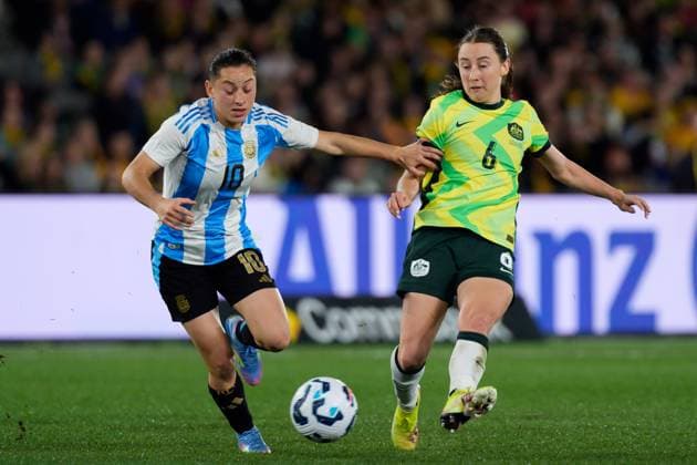 May 30, 2025, Melbourne, Vic, Australia: CLARE WHEELER of Australia of Australia kicks the ball in a womenÃ¢â‚¬â ¢s International Friendly, Länderspiel, Nationalmannschaft football match between the Australia and Argentina at Marvel Stadium in Melbourne Australia. Australia 2:0 Argentina. Melbourne Australia - ZUMAl303 20250530_aaf_l303_011 Copyright: xSydneyxLowx