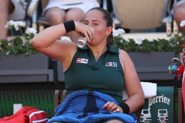 ROLAND GARROS 2025 Thierry Larret MAXPPP - PARIS (75) 30 05 2025 Thierry Larret Maxppp. Tennis. Roland Garros 2025. Internationaux de France de tennis. Stade Roland Garros, Paris (75). Le 30 mai 2025. Court Suzanne Lenglen : Elena RYBAKINA (KAZ) vs Jelena OSTAPENKO (LAT) PARIS (75) STADE ROLAND GARROS PARIS ILE DE FRANCE FRANCE  Copyright: xMAXPPPxThierryxLarretx TLR202505306305 TLR202505306305