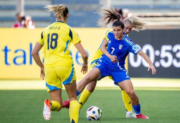 250530 Sofia Cantore of Italy and Amanda NildÃ n of Sweden during the Women s Nations League football match between Italy and Sweden on May 30, 2025 in Parma. Photo: Ludvig Thunman BILDBYRAN kod LT LT0706 fotboll football soccer fotball nations league uefa womens nations league italien italy sverige sweden dam bbeng Copyright: LUDVIGxTHUNMAN BB250530LT026