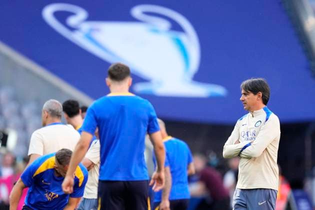 FC Internazionale Milano Training Session And press conference, PK, Pressekonferenz - UEFA Champions League Final 2025 Simone Inzaghi head coach of Internazionale gives instructions during the warm-up ahead of the UEFA Champions League Final 2025 between Paris Saint-Germain and FC Internazionale Milano at Allianz Arena on May 30, 2025 in Munich, Germany. Munich Germany  Copyright: xJosexBretonx originalFilename:bretonhernandez-fcintern250530_npHca.jpg