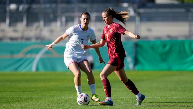 v.li.: Lilly Reale (USA, 3), Vivien Endemann (Deutschland, 7), Zweikampf, Spielszene, Duell, duel, tackle, tackling, Dynamik, Action, Aktion, 30.05.2025, Großaspach (Deutschland), Fussball, Länderspiel, U23-Frauen, Deutschland - USA, DFB DFL REGULATIONS PROHIBIT ANY USE OF PHOTOGRAPHS AS IMAGE SEQUENCES AND OR QUASI-VIDEO.