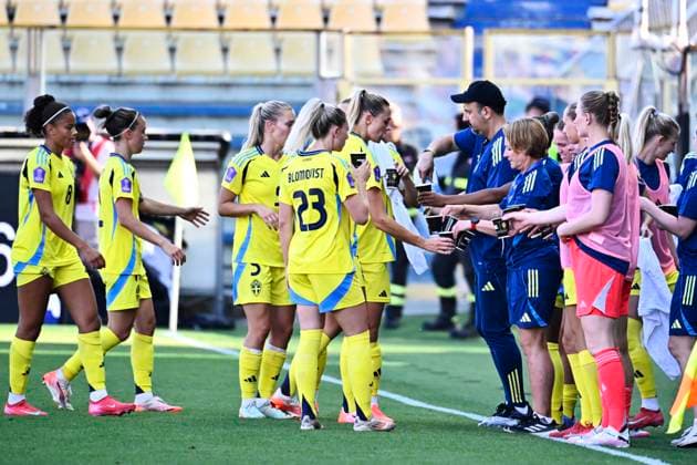 PARMA, ITALIEN 20250530 Vätskepaus under fredagens fotbollsmatch mellan Italien och Sverige i Nations League, damer, division A, grupp 4 pa Ennio Tardini-stadion i Parma.