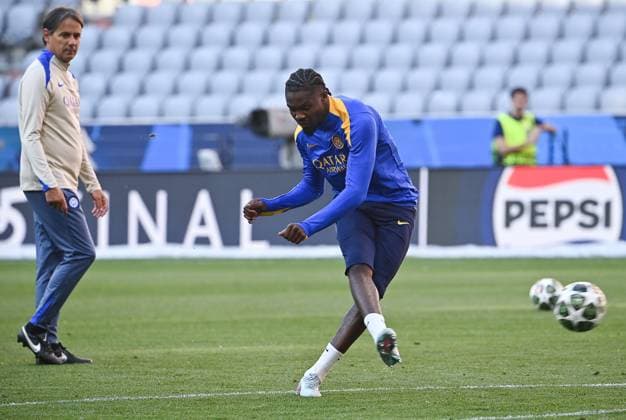 Ahead of Inter v Paris Saint-Germain (PSG) - UCL Final MUNICH, GERMANY, MAY 30: Inter Milan s French Marcus Thuram attends a training session as Inter Milan s Italian coach Simone Inzaghi (L) looks at him on the eve of the UEFA Champions League football final match between Paris Saint-Germain and Inter Milan at the Munich Football Arena in Munich, Germany, on May 30, 2025. isabella Bonotto Anadolu Munich Germany. Editorial use only. Please get in touch for any other usage.  Copyright: x2025xAnadoluxisabellaxBonottox