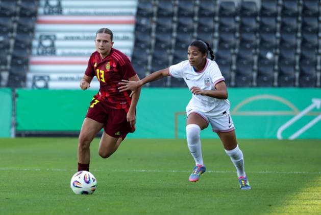 30.05.2025, xhettx, Fussball U 23-Frauen-Länderspiel, Deutschland - USA v.l. Julia Mickenhagen (DFB) zieht an Makenna Morris (USA) vorbei (DFL DFB REGULATIONS PROHIBIT ANY USE OF PHOTOGRAPHS as IMAGE SEQUENCES and or QUASI-VIDEO)
