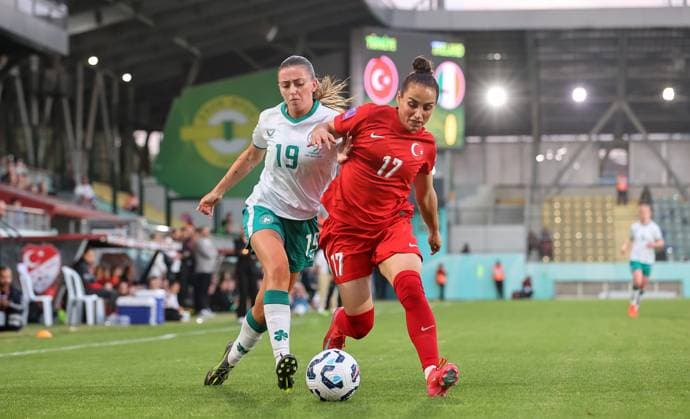 Republic of Ireland WNT Squad Training & press conference, PK, Pressekonferenz Esenler Erok Stadium, Istanbul, Turkey 29 5 2025 Ireland™s Abbie Larkin with Ä°layda Civelek of Turkey Abbie Larkin with Ä°layda Civelek 29 5 2025  Copyright: x INPHO RyanxByrnex RB2_2409