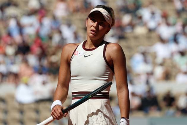 May 30, 2025, Paris, Celestynow, France: JAQUELINE CRISTIAN of Romania during the match against Iga Swiatek of Poland at the third round of the French Open 2025 at Roland Garros in Paris. Cristian lost 2:6, 5:7 Paris France - ZUMAc278 20250530_zsp_c278_047 Copyright: xMarcinxCholewinskix