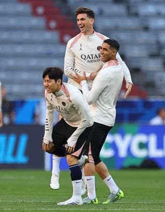 Lucas Lopes Beraldo of Paris Saint-Germain ,Lee Kang-In of Paris Saint-Germain and Achraf Hakimi of Paris Saint-Germain Paris Saint-Germain Training Session, UEFA Champions League Final, Football, Allianz Arena, Munich, Germany - 30 May 2025 EDITORIAL USE ONLY No use with unauthorised audio, video, data, fixture lists, club league logos or live services. Online in-match use limited to 120 images, no video emulation. No use in betting, games or single club league player publications. Copyright: xMichaelxZemanek Shutterstockx 15330915i