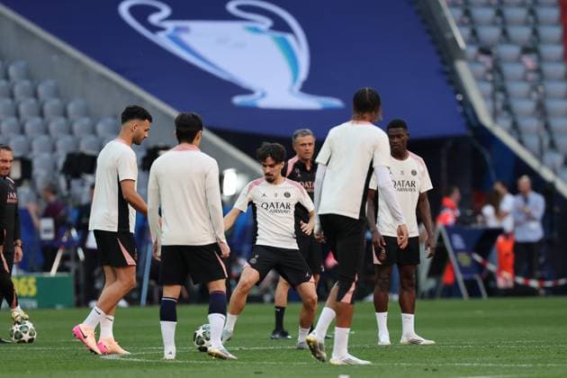 Luis Enrique, head coach of Paris Saint-Germain gestures during training on the eve of the UEFA Champions League Final 2025 between Paris Saint-Germain and FC Internazionale Milano at the Munich Football Arena on May 29, 2025 in Munich, Germany. UEFA Champions League Final 2025 - Paris Saint-Germain v FC Internazionale Milano