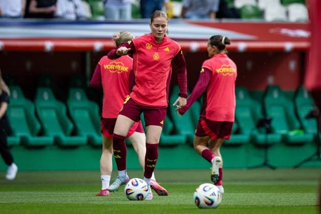 UWNL: Deutschland vs Niederlande; 30.05.25 Sjoeke Nüsken (Nr.09, Deutschland) beim Warm Up UWNL: Deutschland vs Niederlande, Weserstadion am 30.05.25 Copyright: xBEAUTIFULxSPORTS MarioxM.xKobergx