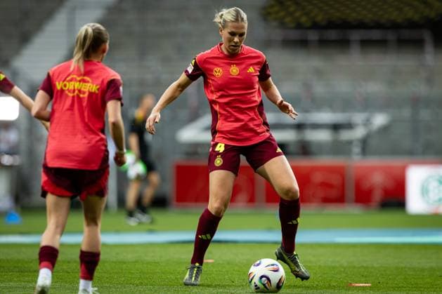 UWNL: Deutschland vs Niederlande; 30.05.25 Sophia Kleinherne (Nr.04, Deutschland) beim Warm Up UWNL: Deutschland vs Niederlande, Weserstadion am 30.05.25 Copyright: xBEAUTIFULxSPORTS MarioxM.xKobergx