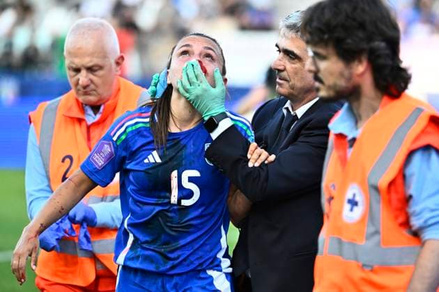 PARMA, ITALIEN 20250530 Italiens Annamaria Serturini 15 far en smäll under fredagens fotbollsmatch mellan Italien och Sverige i Nations League, damer, division A, grupp 4 pa Ennio Tardini-stadion i Parma.