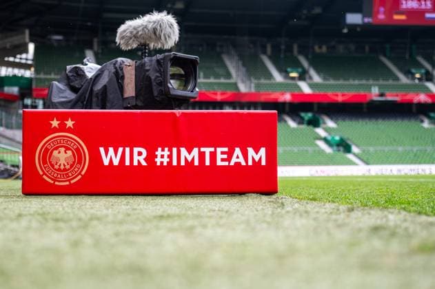 30.05.2025: Frauenfußball, UEFA Women s Nations League, Deutschland-Niederlande im Weserstadion in Bremen. Blick auf eine Fernsehkamera. Copyright: xThomasxHaeslerx