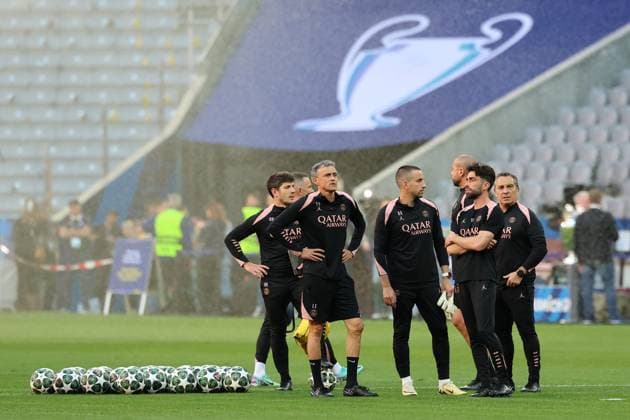 Munich 25 - UEFA Champions League final Pierre Teyssot MAXPPP ; Munich 25 - UEFA Champions League final . Munich, Germany on May 30, 2025. Paris Saint-Germain (PSG) players on training at the Munich Arena Stadium one day ahead of UEFA Champions League final football match Paris Saint-Germain PSG against Inter Milan on May 31, 2025. Spanish head coach for PSG Luis Enrique with staff Pierre Teyssot Maxppp Munich Bavaria Germany  Copyright: xMAXPPPxPierrexTeyssotx PT1_0364 PT1_0364