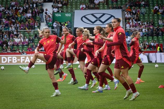 UWNL: Deutschland vs Niederlande; 30.05.25 Team Deutschland beim Warm Up UWNL: Deutschland vs Niederlande, Weserstadion am 30.05.25 Copyright: xBEAUTIFULxSPORTS MarioxM.xKobergx