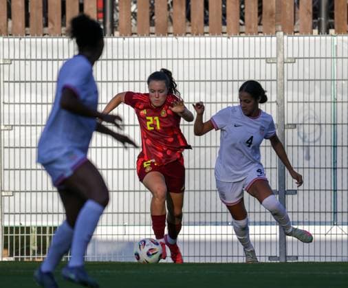 30.05.2025, xhettx, Fussball U 23-Frauen-Länderspiel, Deutschland - USA v.l. Mara Alber (DFB) zieht an Jordan Bugg (USA) vorbei (DFL DFB REGULATIONS PROHIBIT ANY USE OF PHOTOGRAPHS as IMAGE SEQUENCES and or QUASI-VIDEO)
