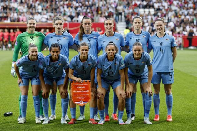 BREMEN - (above l-r) Holland goalkeeper Lize Kop, Dominique Janssen of Holland, Romo e Leuchter of Holland, Jill Roord of Holland, Damaris Egurrola of Holland, Veerle Buurman of Holland (below l-r) Jackie Groenen of Holland, Esmee Brugts of Holland, Kerstin Casparij of Holland, Chasity Grant of Holland, Wieke Kaptein of Holland during a Nations League match between Germany and the Netherlands on May 30, 2025 in Bremen, Germany. ANP VINCENT JANNINK xVIxANPxSportx xxANPxIVx 529019013 originalFilename: 529019013.jpg