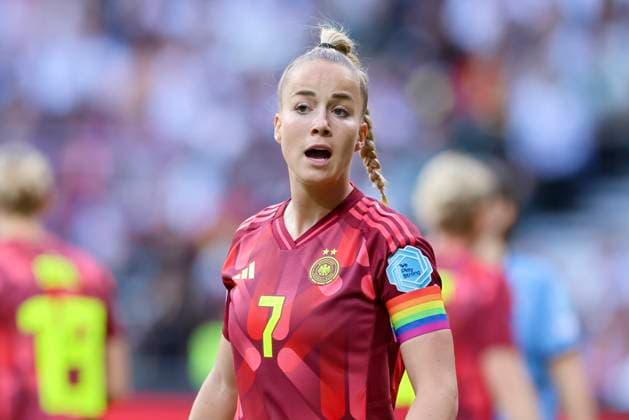 Giulia Gwinn (Germany) schaut, UEFA Women s Nations League 2024 25 Grp A1 MD5, Germany and Netherlands, Weserstadion am 30. May 2025 in Bremen, Deutschland. (Foto von Marco Steinbrenner DeFodi Images) Giulia Gwinn (Germany) looks on, UEFA Women s Nations League 2024 25 Grp A1 MD5, Germany and Netherlands, Weserstadion, May 30, 2025 in Bremen, Germany. (Photo by Marco Steinbrenner DeFodi Images)