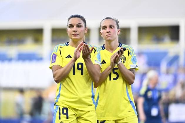 PARMA, ITALIEN 20250530 Johanna Rytting Kaneryd och Julia Zigiotti Olme efter 0-0 i fredagens fotbollsmatch mellan Italien och Sverige i Nations League, damer, division A, grupp 4 pa Ennio Tardini-stadion i Parma.