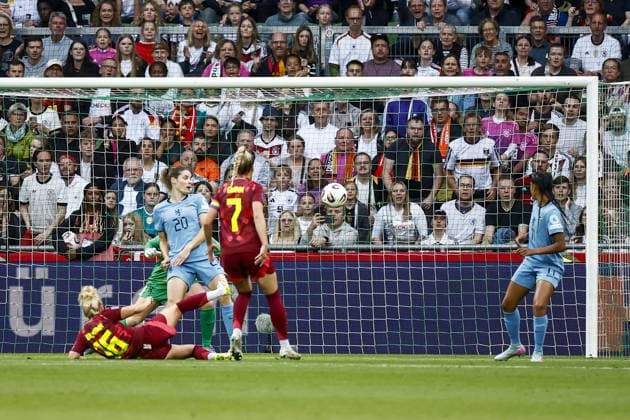BREMEN - Linda Dallmann of Germany scores the 1-0 during a Nations League match between Germany and the Netherlands on May 30, 2025 in Bremen, Germany. ANP VINCENT JANNINK xVIxANPxSportx xxANPxIVx 529019899 originalFilename: 529019899.jpg