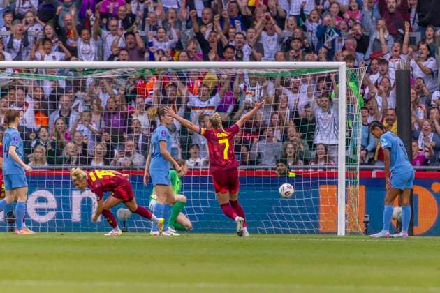 Bremen, Deutschland 30. Mai 2025: UEFA Nations League Women - 2025 - Deutschland vs. Niederlande Im Bild: 2. v.li. Torschützin Laura Freigang (Deutschland) jubelt nach ihrem Tor zum 1:0 Weser Stadion Niedersachen Copyright: xFotostandx xSchäferx