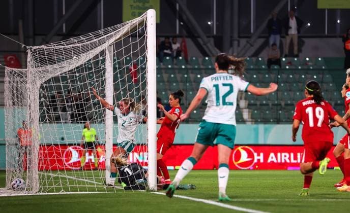 Sport Bilder des Tages UEFA Women s Nations League 2025, Esenler Stadium, Istanbul, Turkey 30 5 2025 Turkey vs Republic of Ireland WNT Turkey™s Busem Seker (number 19) scores an own goal Busem Seker (number 19) scores an own goal 30 5 2025  Copyright: x INPHO RyanxByrnex RB2_3110