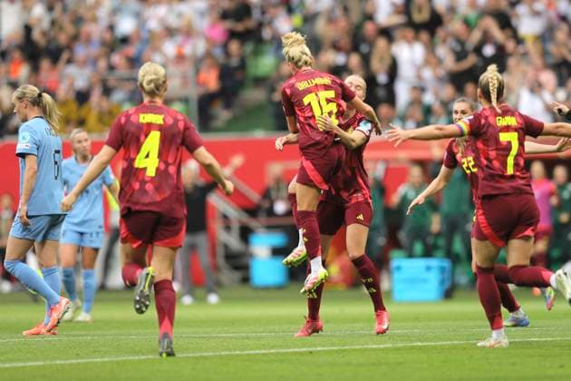 Foto : Torjubel nach dem frühen Führungstor für Deutschland durch Linda DALLMANN (16) Fussball international, Frauen Länderspiel in Bremen - UEFA Womens Nations League - am Fr. 30.05.2025 Deutschland - Holland