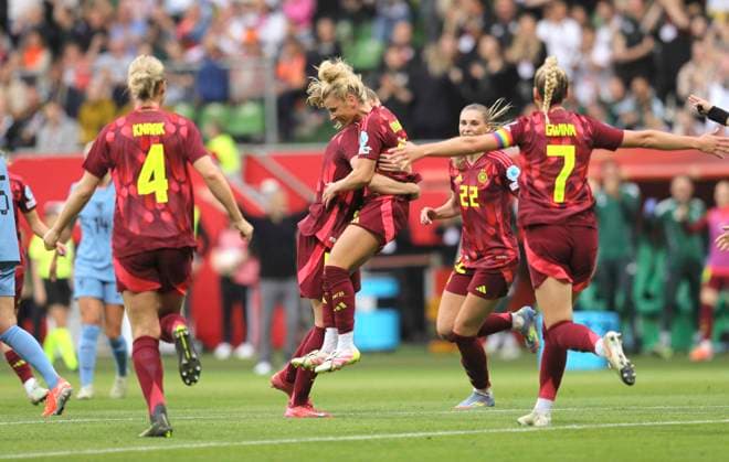 Foto : Torjubel nach dem frühen Führungstor für Deutschland durch Linda DALLMANN (16) Fussball international, Frauen Länderspiel in Bremen - UEFA Womens Nations League - am Fr. 30.05.2025 Deutschland - Holland