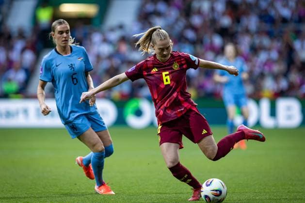 UWNL: Deutschland vs Niederlande; 30.05.25 Janina Minge (Nr.06, Deutschland) gegen Jill Roord (Nr.06, Niederlande) UWNL: Deutschland vs Niederlande, Weserstadion am 30.05.25 Copyright: xBEAUTIFULxSPORTS MarioxM.xKobergx