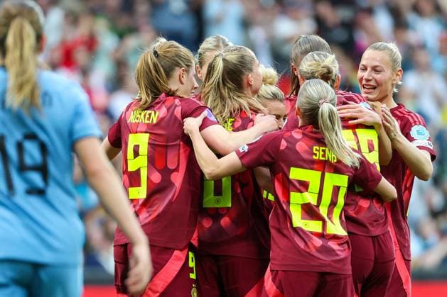 UEFA Frauen Nations League: Deutschland - Niederlande am 30.05.2025 im Weserstadion in Bremen Jubel, Torjubel, Torschuetze, Torschütze Linda Dallmann (Deutschland 16) jubelt nach seinem Tor zum 1 zu 0 mit der Mannschaft