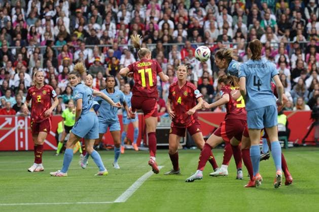 GER, xFSx , Bremen , Nations League der Frauen , im Bremer Weserstadion 30.05.2025 , v.l. Damaris Egurrola (Niederland ,21) koepft den Ball richtung Tor Copyright: HMBxMedia FernandoxSoares